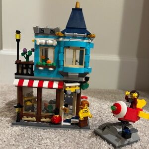 Lego Creator set 31105 Townhouse Toy Store